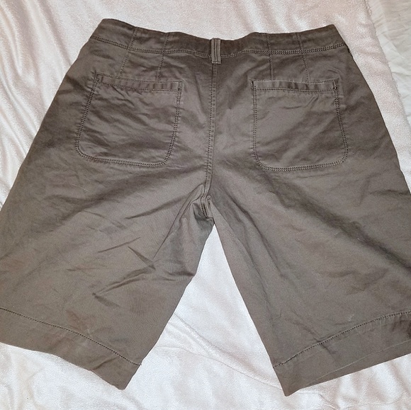 Old Navy perfect bermuda shorts - Picture 2 of 4